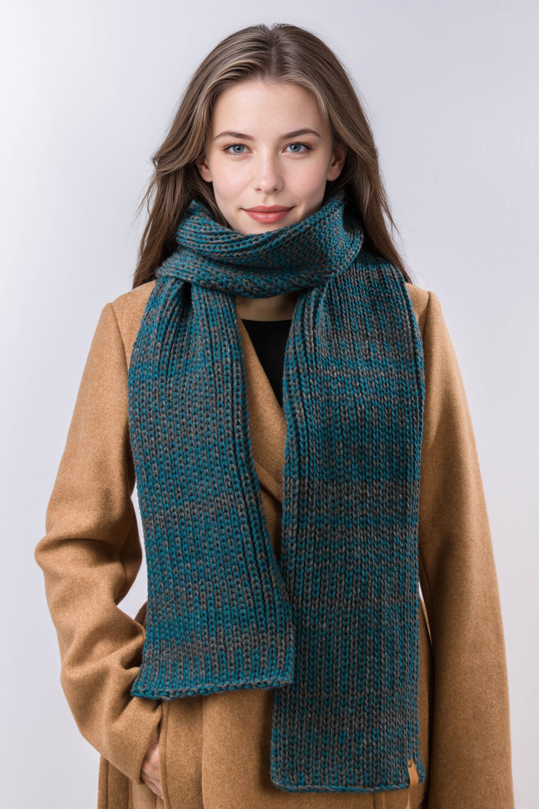 Two-Tone Chunky Knit Scarf Handmade with 100% Merino Wool