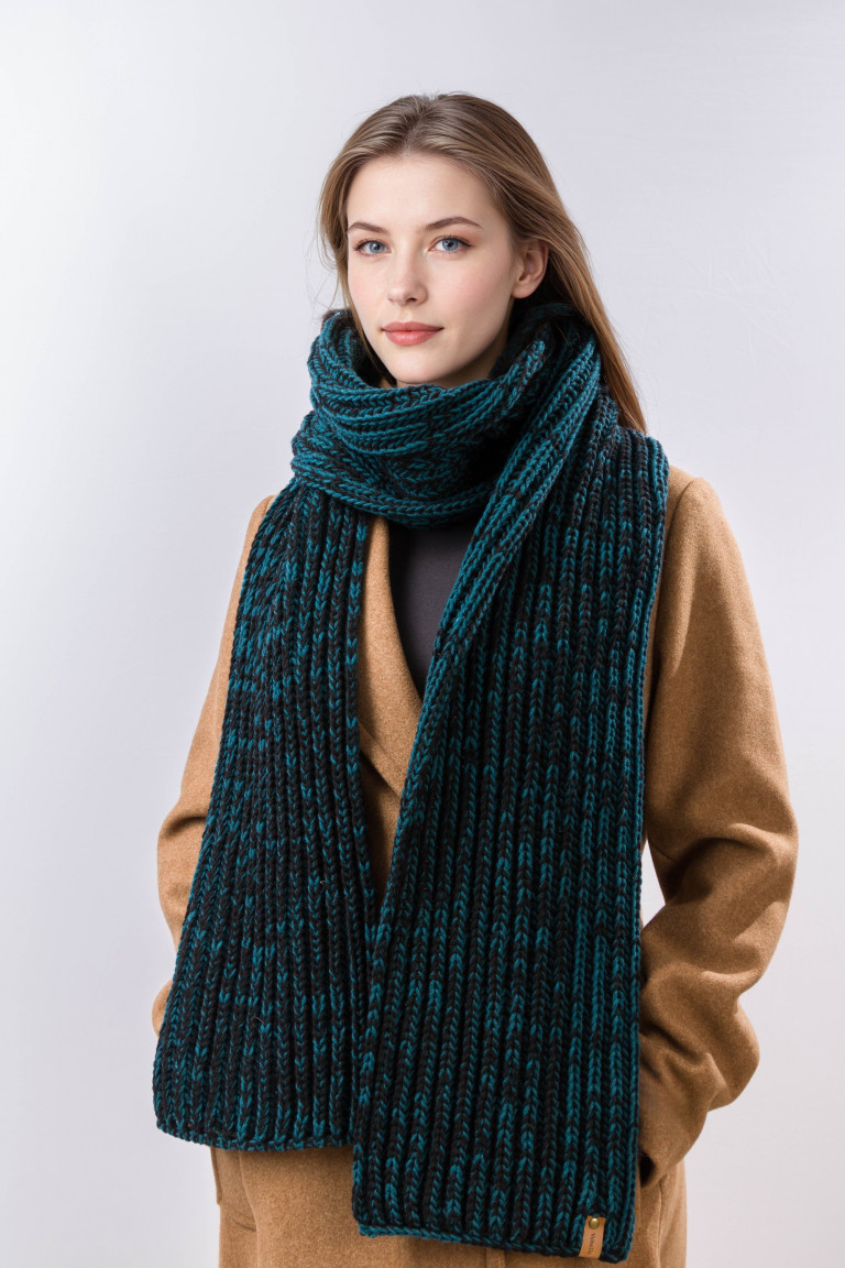 100% Merino Wool Chunky Rib Two-Tone Knit Scarf