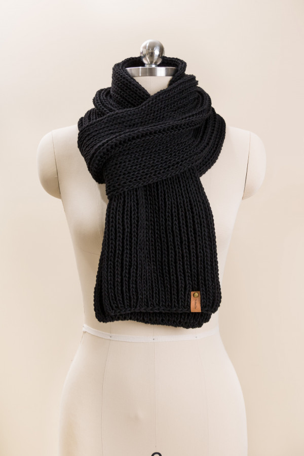 Unisex 100% Merino Wool Fisherman’s Rib Chunky Knit Scarf- Black