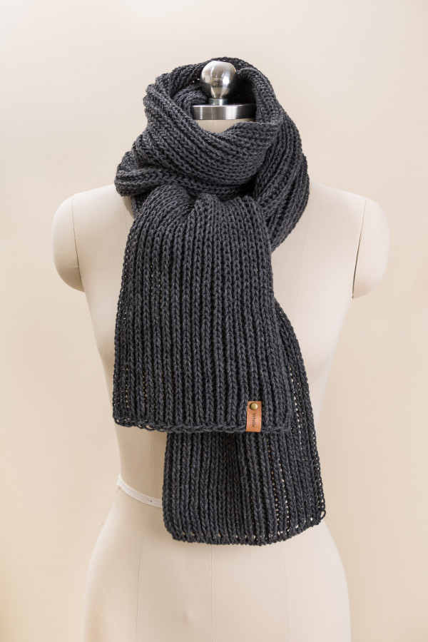 Unisex 100% Merino Wool Fisherman’s Rib Chunky Knit Scarf- Dark Gray